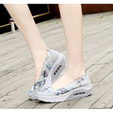 Load image into Gallery viewer, New Triple S Sneakers Women 2018  Breathable Women Shoes Comfortable Walking Sneaker Zapatos De Mujer Fashion Schoenen Vrouw
